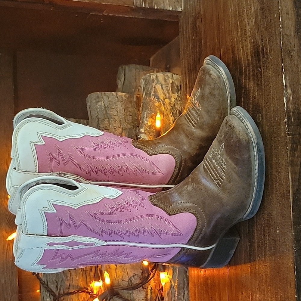 Size 9.5 toddler Ariat Cowgirl boots